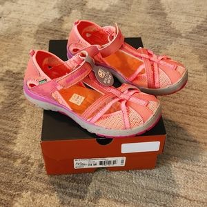 NIB Merrell girls sandals, size 4